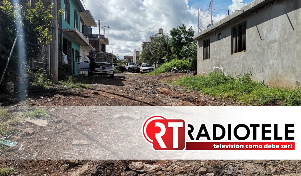 Colonos de Tacámbaro denuncian abandono de sus calles por más de 15 años
