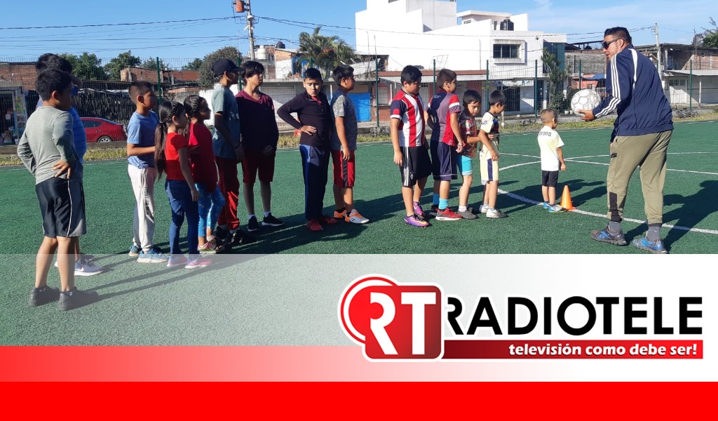 Inicia curso de futbol para niños y jóvenes de Uruapan