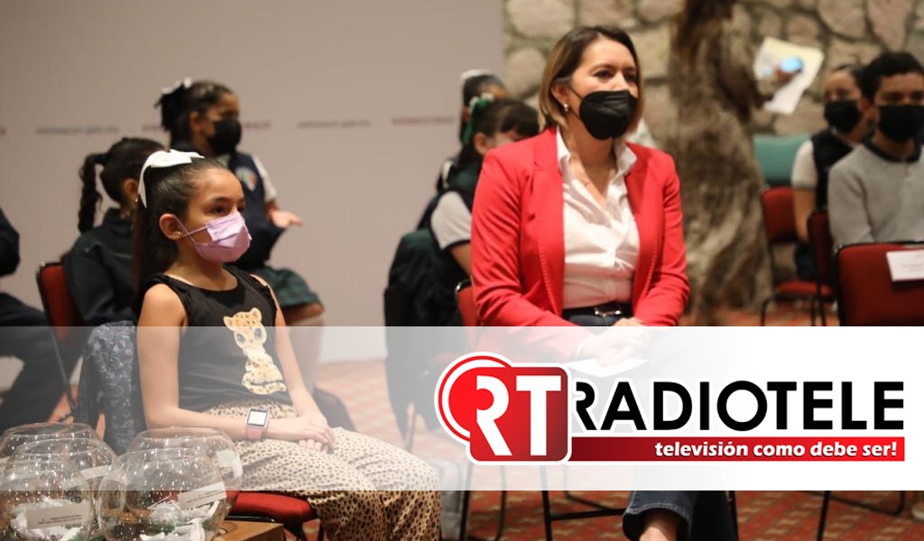 Niñas michoacanos celebran regreso a las aulas y comparten sus experiencias en pandemia