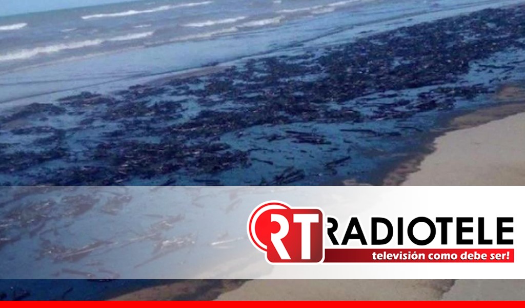 Mira estas playas de Perú pintarse de negro por derrame de petróleo tras erupción en Tonga