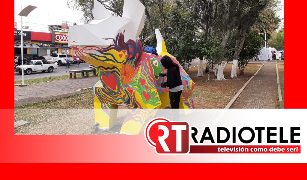 Xoloitzcuintle, Mariposa y Tecolote, se ‘visten’ del 14 de febrero