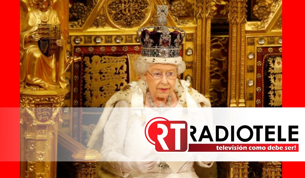 Es oficial: la reina Isabel ya no podrá usar corona ni viajar en carruajes
