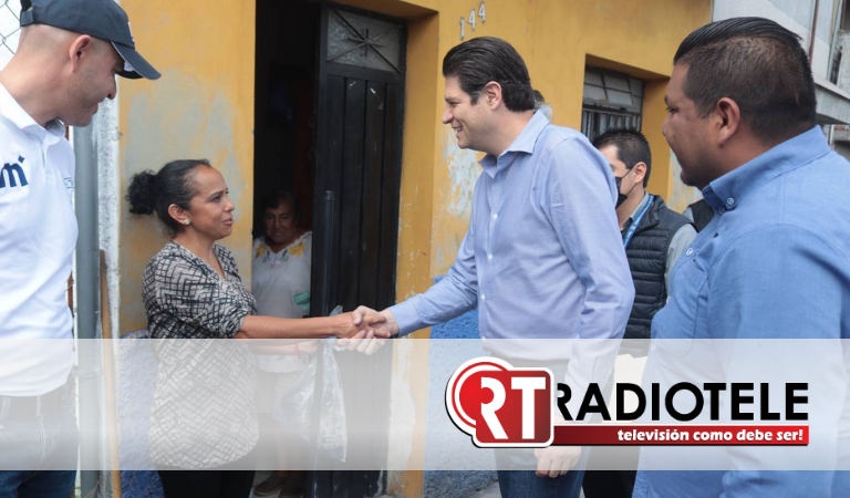 Alfonso Martínez realiza entrega de tinacos del programa “Que brille nuestro hogar”