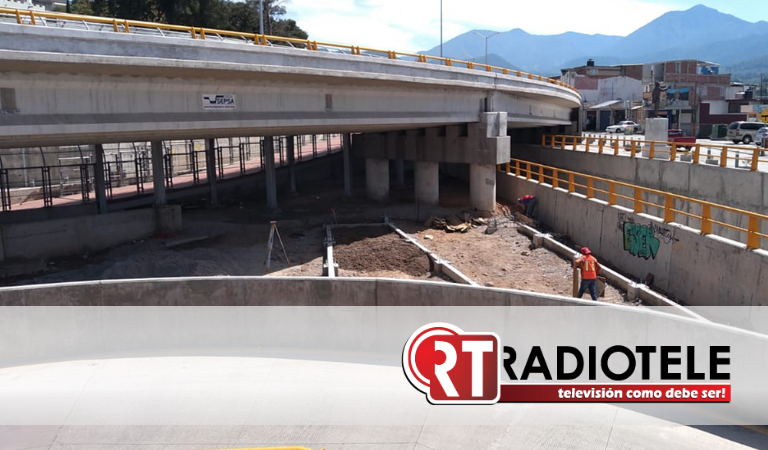 Construye SCOP puente peatonal sobre avenida Revolución de Zitácuaro