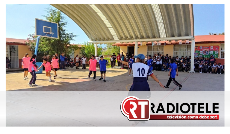 IJUM realiza con éxito “cascarita” de fútbol y básquetbol femenil en Coíntzio