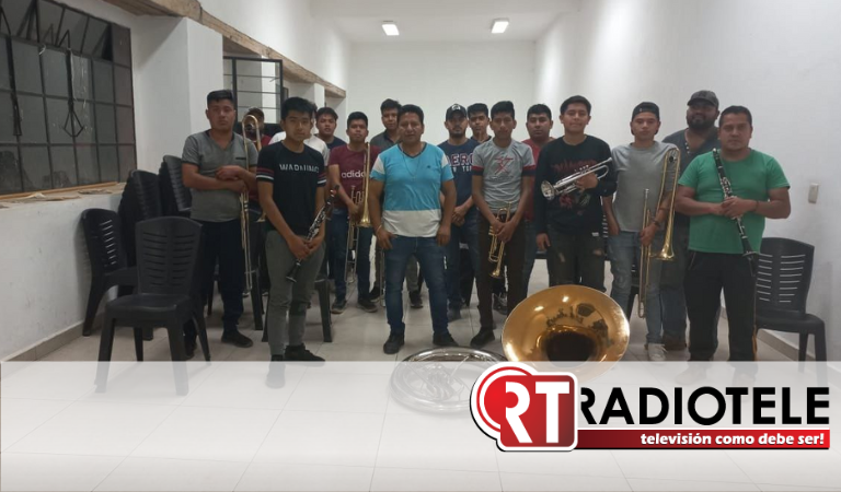 Brinda gobierno municipal capacitación para el uso de instrumentos musicales en Teremendo de los Reyes