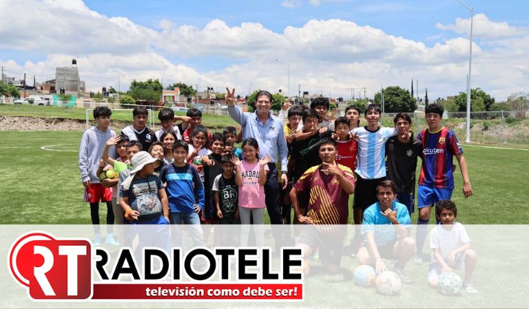 Alfonso Martínez inaugura canchas de fútbol en colonias del Oriente de Morelia