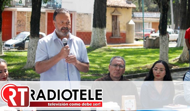 Entrega alcalde, Julio Alberto Arreola Vázquez, árboles frutales a favor de la producción de alimentos sanos y nutritivos