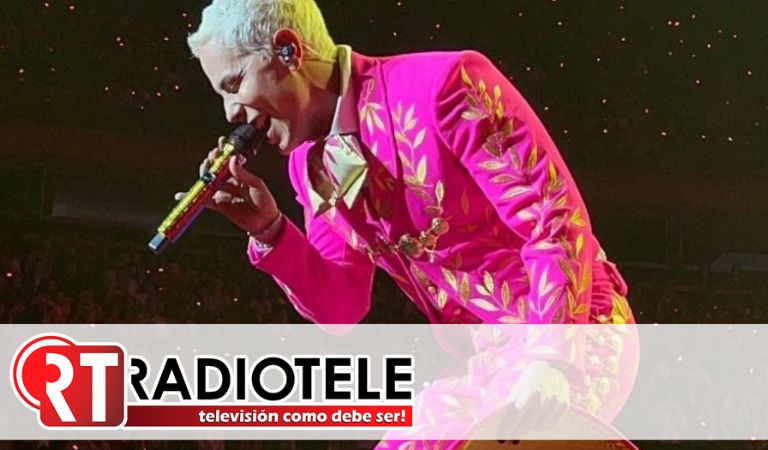 Christian Chávez pide disculpas por usar traje rosa de charro en concierto de RBD