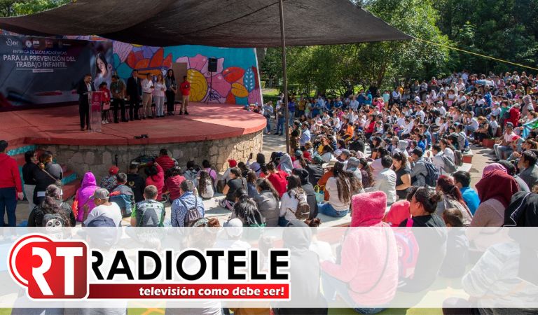 DIF Michoacán entrega becas académicas a menores en situación de trabajo