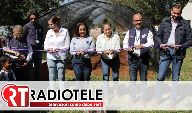 Agradecen habitantes de Santiago Undameo a Alfonso Martínez por creación de Huerto Comunitario