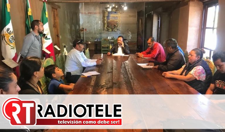 Edil de Pátzcuaro compromete obra para familias humildes