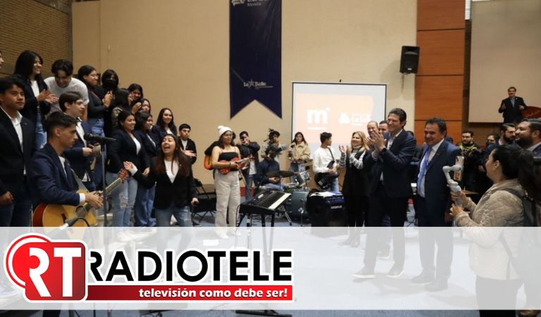 Jóvenes Lasallistas brindan calurosa bienvenida a Alfonso Martínez