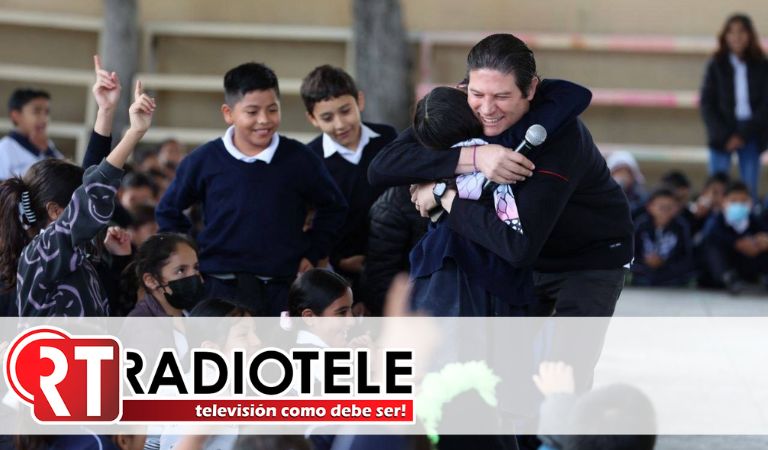 Llama Alfonso Martínez a estudiantes de primaria a nunca perder la curiosidad