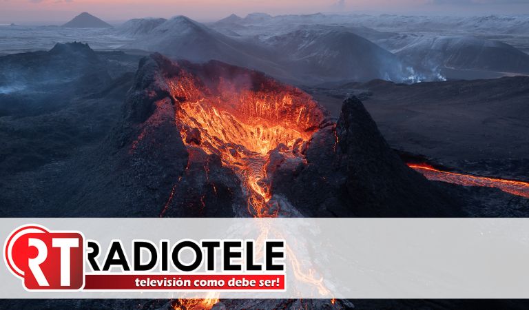 Entran en erupción volcanes en Islandia, Indonesia y Japón