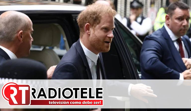 El príncipe Harry llega a Londres para visitar a su padre el rey Carlos III tras su diagnóstico de cáncer