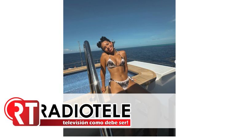 Sin un signo de embarazo, Nodal presume foto de Ángela Aguilar en bikini