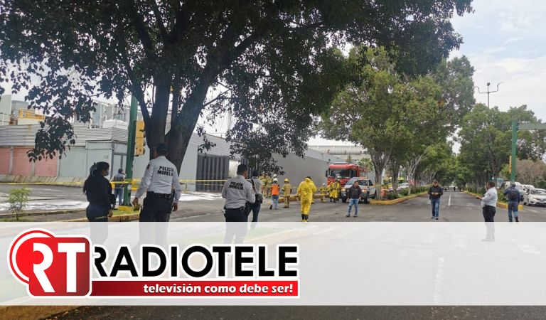 Policía Morelia, Bomberos y Protección Civil Municipal controlan fuga de ácido en embotelladora de Calzada La Huerta