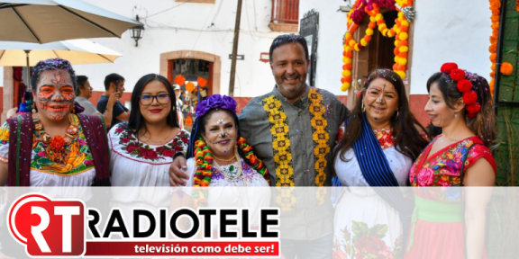 Julio Arreola inaugura el Desfile Artesanal y el Tianguis de la Noche de Ánimas Pátzcuaro 2025