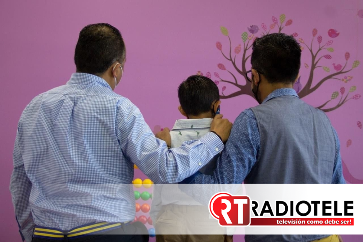 Otorgan en Morelos por primera vez, adopción a pareja homoparental