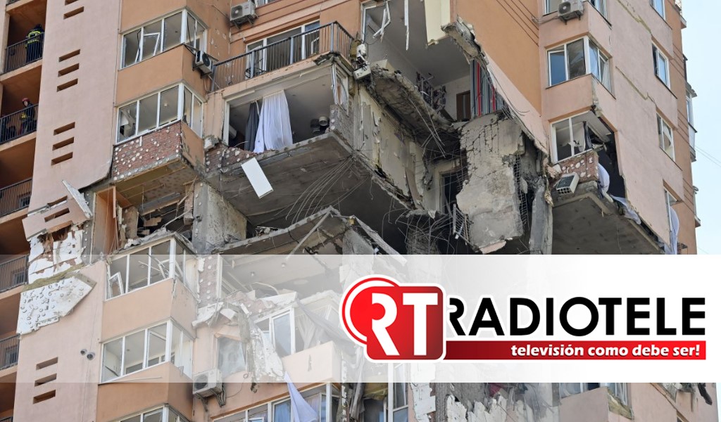 Misil impacta contra edificio residencial de 30 pisos en Kiev