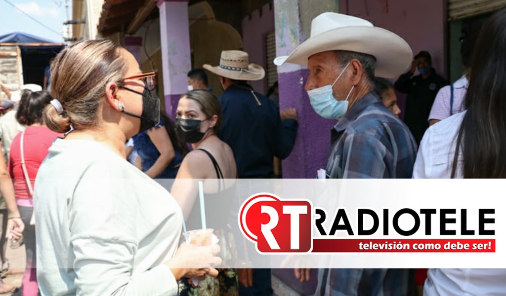 Visita titular del DIF Michoacán comunidades de Aguililla