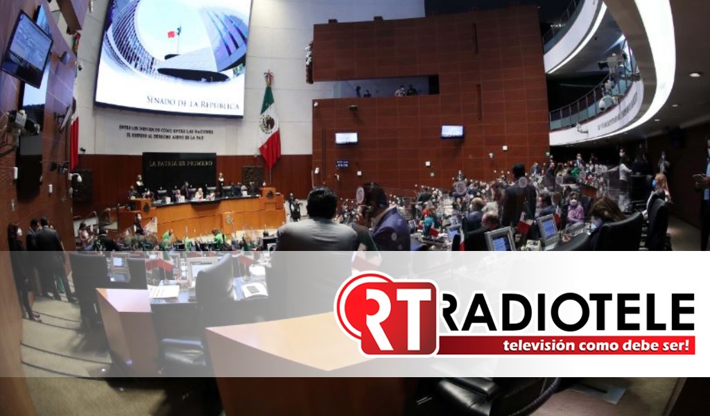 Pleno concede licencia a senadora Eva Galaz; rinde protesta Mónica Montero, su suplente