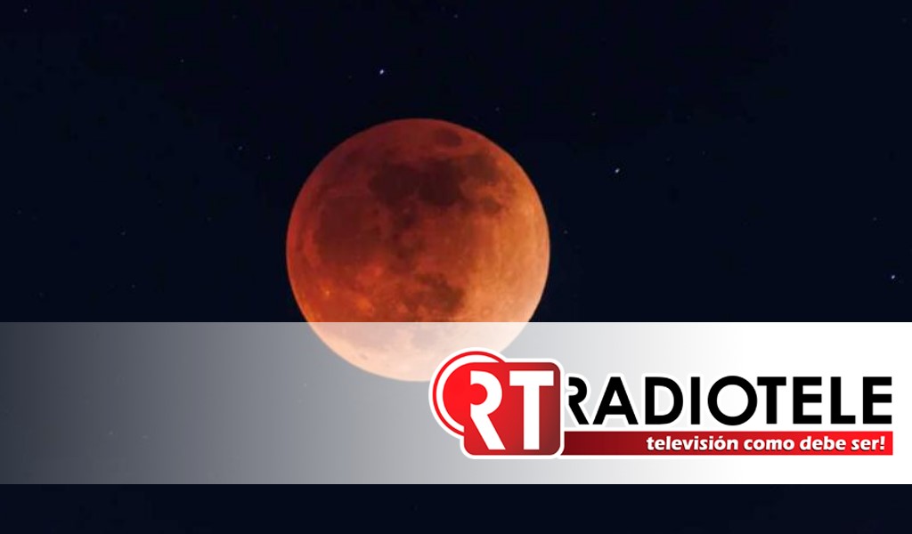 El eclipse lunar total crea una deslumbrante “luna de sangre”