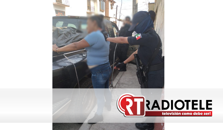 Sin intervención de la fuerza, policías municipales arrestan a mujer que se encontraba armada en el Centro Histórico