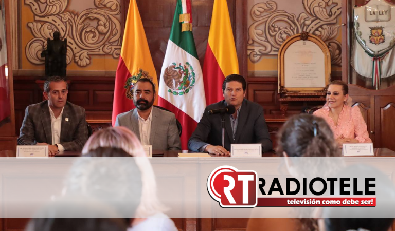 Alfonso Martínez firma acuerdo con Caja Morelia para otorgar créditos a policías