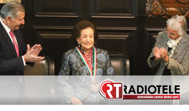 Versión de la senadora Olga Sánchez Cordero, en la entrega de la medalla al mérito administrativo, a la senadora Ifigenia Martínez￼