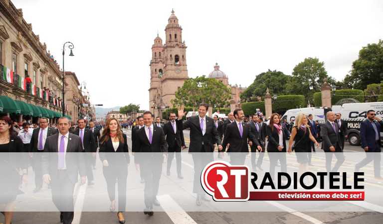 Desfile por la Independencia de México hace brillar el Centro de Morelia