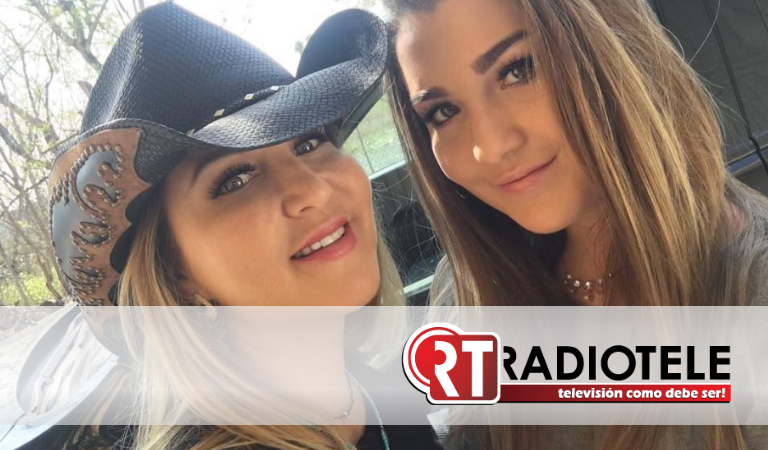 Parecen gemelas: Melenie Carmona, hija de Alicia Villarreal, debuta a lado de la cantante en Monterrey