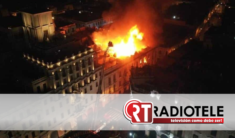 En Perú, incendian edificio cerca de plaza de San Martín durante protestas