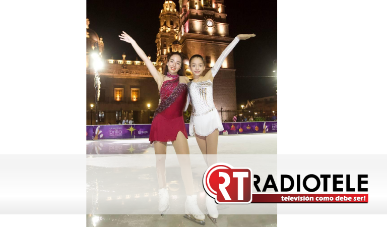 Espectacular presentación del dúo de hermanas patinadoras en plaza Melchor Ocampo