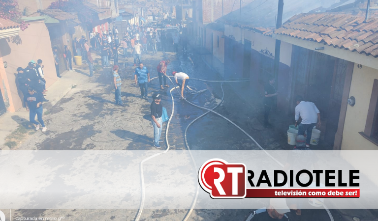 Sofocan incendio en Pátzcuaro Protección Civil y Bomberos Municipales