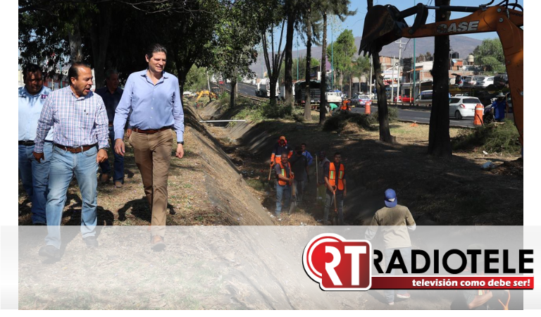 Alfonso Martínez instruye limpieza preventiva en dren al Norte de Morelia