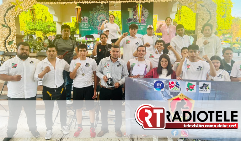 Club de Box Guerreros participa en cartelera de la Feria del Aguacate en Tancítaro