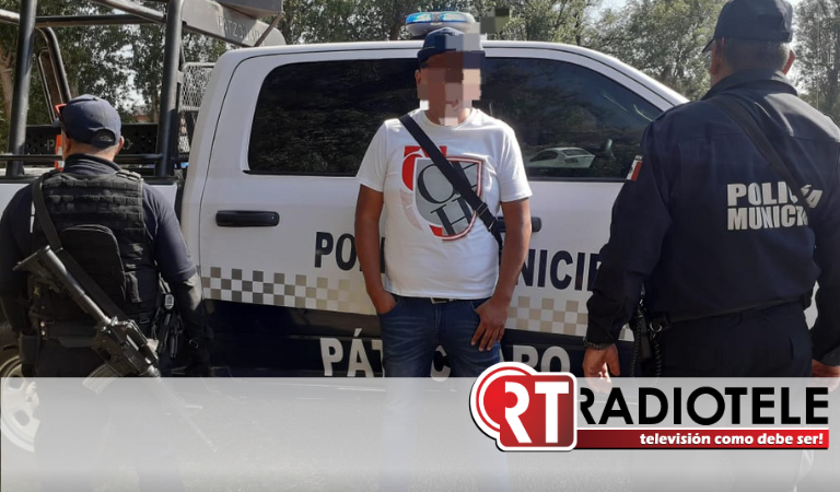 Policía Municipal de Pátzcuaro aseguró vehículo con reporte de robo y arresta al conductor