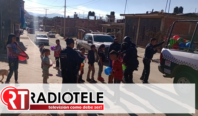 Policía de Pátzcuaro continúa con la entrega de juguetes