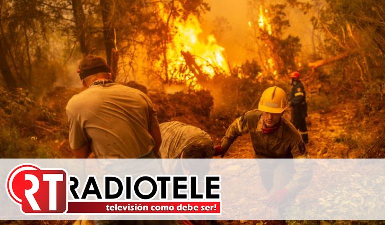 No cesan en el mundo: población capta avance de devastador incendio forestal en Grecia