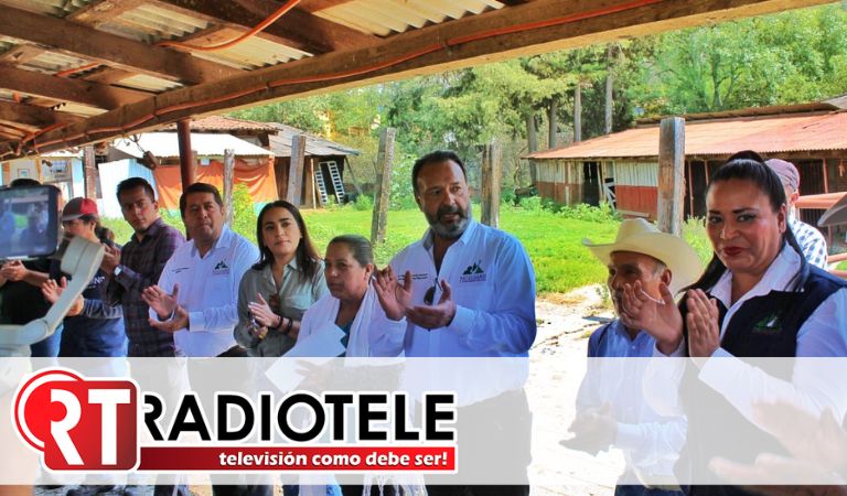 Hecho histórico en Pátzcuaro, Julio Arreola entrega 8 Sementales a Industria Ganadera