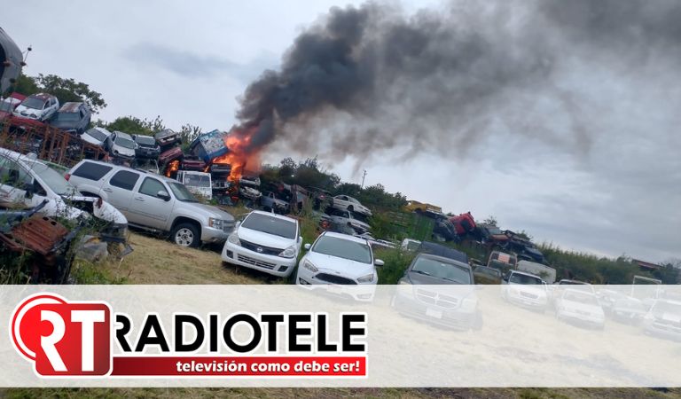 Atienden Bomberos Municipales y Policía Morelia, incendio en corralón de salida a Quiroga