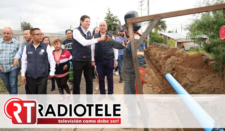 Supervisa Alfonso Martínez construcción de red de agua potable en San Nicolás Obispo