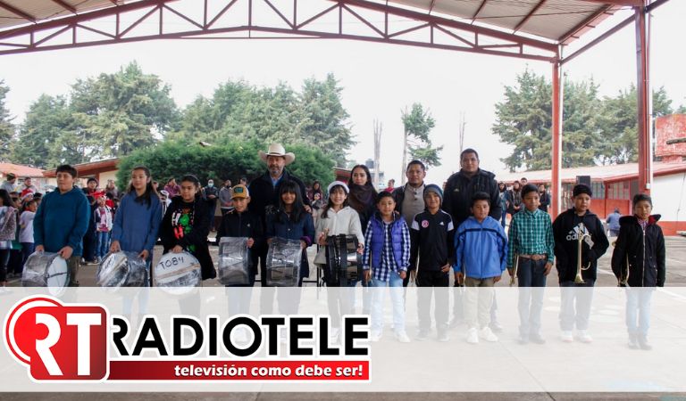 !Entrega de material de Banda de Guerra Escuela Primaria Niños Héroes en Pátzcuaro!