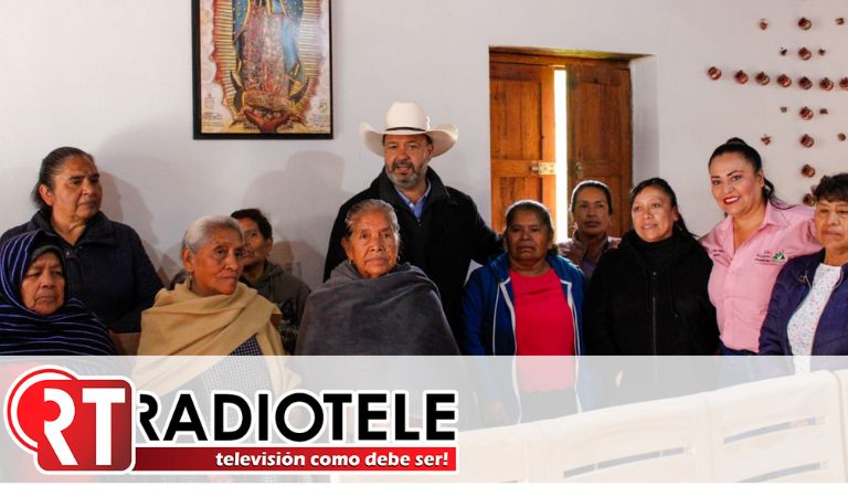 Julio Arreola entrega material de cocina a la Comunidad de San Bartolo