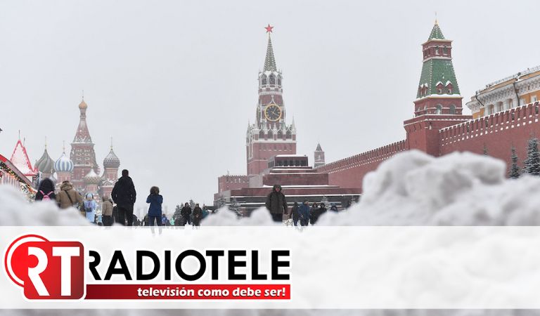 Vuelos cancelados y autos bajo la nieve por fuertes nevadas en Moscú, temperaturas de hasta – 58 grados