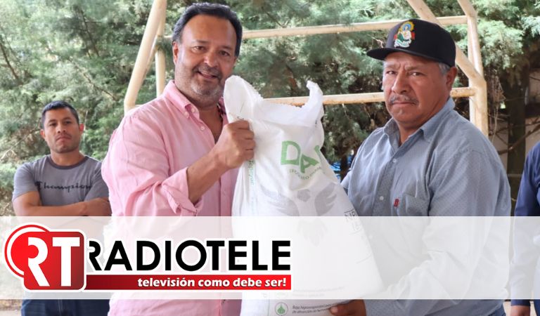 Julio Arreola fortalece el campo patzcuarense con entrega de fertilizante municipalizado