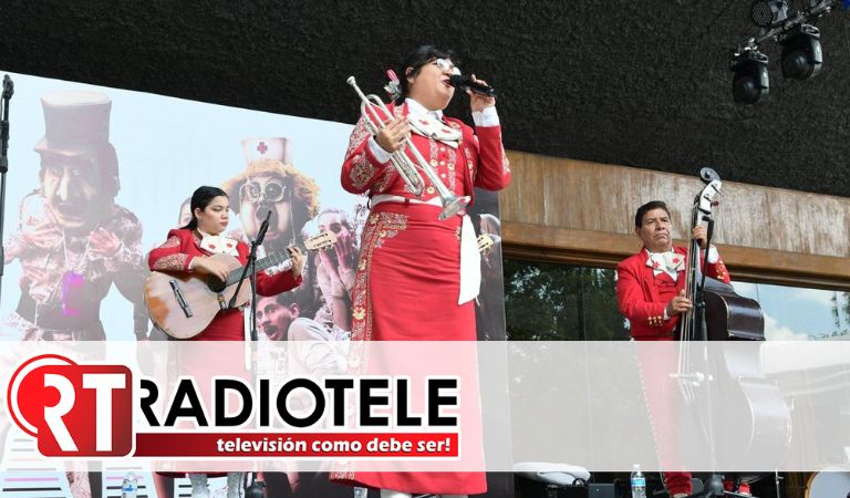 Dulce festejo para mamá en el Festival de Origen; parten pastel monumental