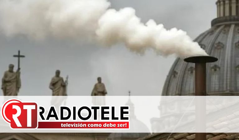 ¡Humo blanco, Habemus Papam! Cardenales eligen al sucesor de Francisco como líder de la Iglesia